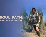 Läufer auf dem "Soul Path" Trail, bereit für die Western States 100.