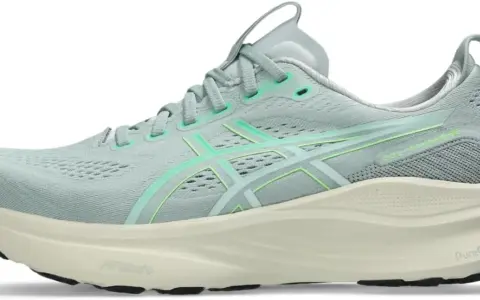 Leichter, mintgrüner Asics Schuh mit Dämpfung, ideal für Läufer mit Plantarfasziitis.