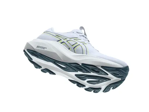 Ein weißer Asics GT-1000 4 Herren Laufschuh mit gelben Akzenten und einer markanten Sohle.
