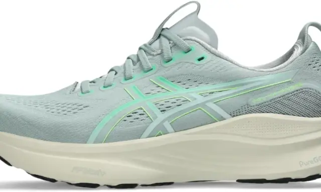 Leichter, mintgrüner Asics Schuh mit Dämpfung, ideal für Läufer mit Plantarfasziitis.