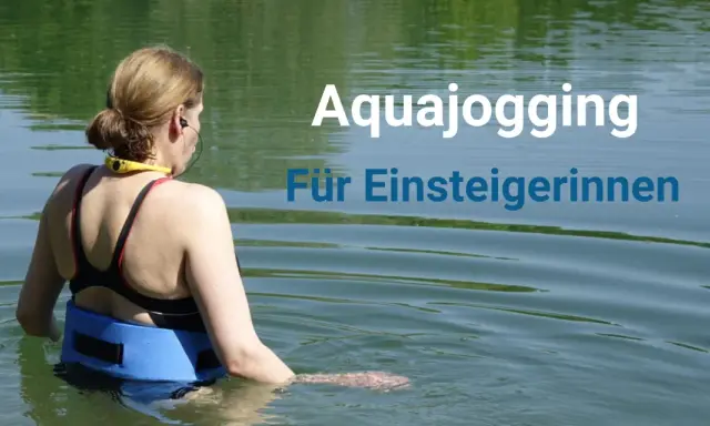 Frau mit Auftriebsgürtel im Wasser, bereit für Aqua Jogging.