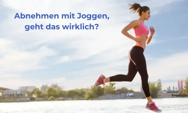 Frau joggt am Wasser entlang, um abzunehmen. Der Himmel ist blau mit Wolken.