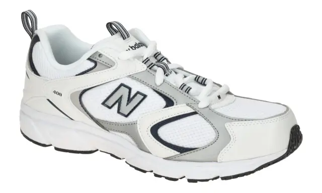 Ein weißer New Balance 408 Herren Sneaker mit grauen und dunkelblauen Akzenten.