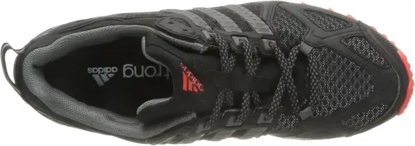Schwarzer Adidas Kanadia Trail 6 Schuh mit roten Akzenten und Schnürsenkeln. Perfekt für jedes Abenteuer.